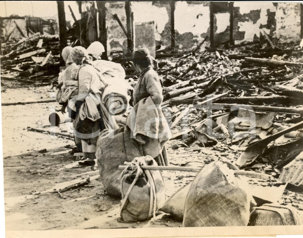 Fotografia d epoca originale 1938 SHANGAI Rifugiati cinesi cercano casa tra rovine 1