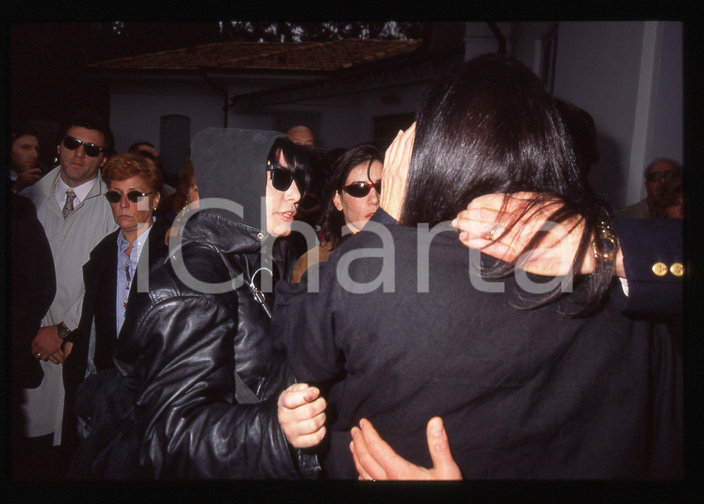 35mm vintage slide* 1995 BUSTO ARSIZIO Funerali di Mia MARTINI Loredana BERTÉ 14