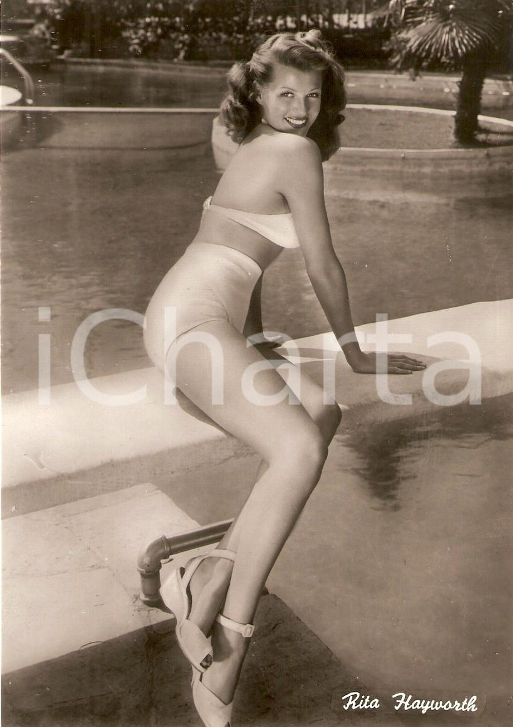 Cartolina originale da collezione 1955 ca CINEMA Actress Rita HAYWORTH on the diving board *Cartolina FG NV 1