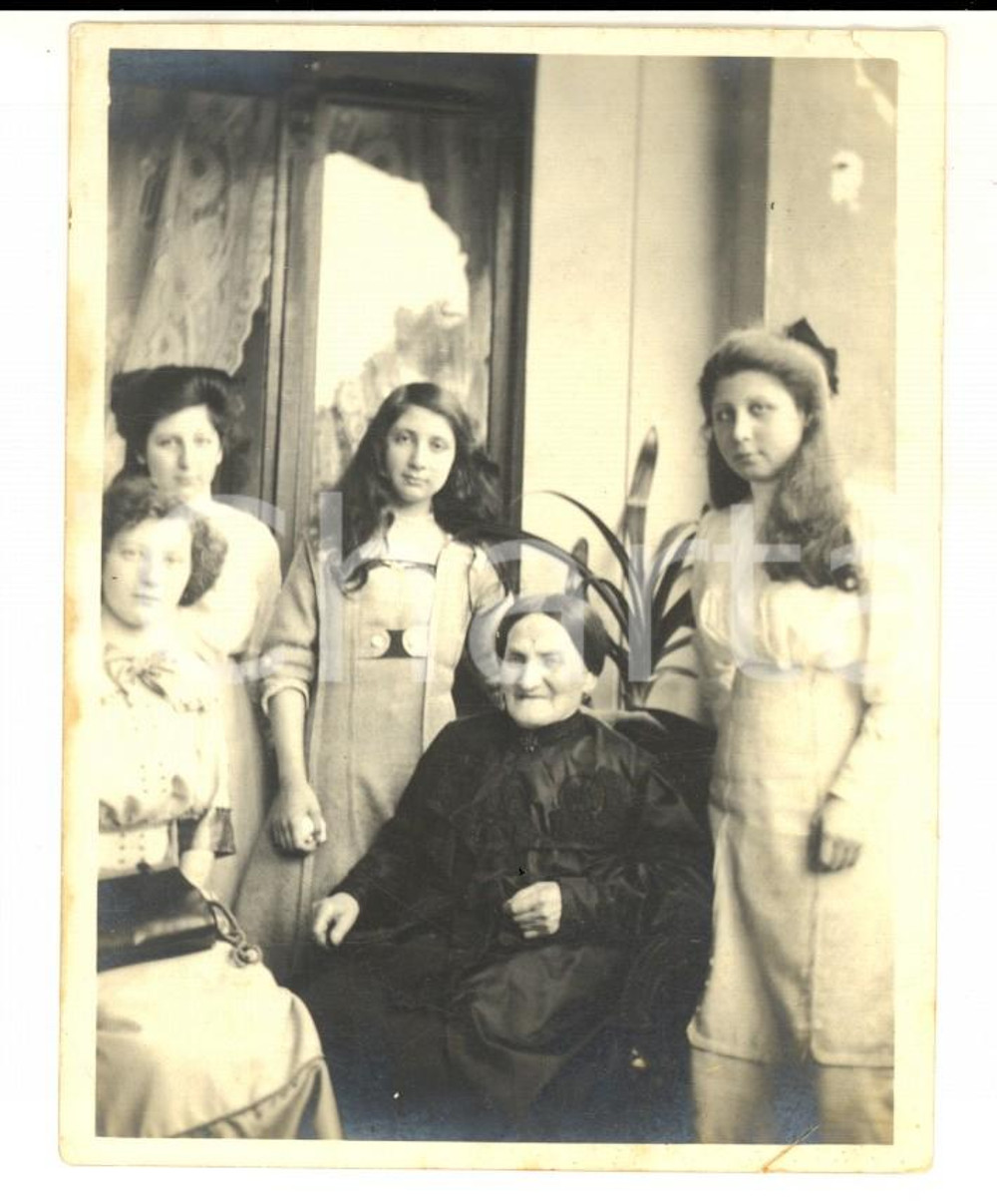 Fotografia d epoca originale 1920 ca MILANO ? Ritratto di quattro nipoti con la nonna Foto VINTAGE 8x10 cm 1