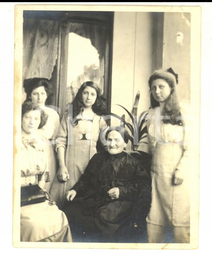 Fotografia d epoca originale 1920 ca MILANO ? Ritratto di quattro nipoti con la nonna Foto VINTAGE 8x10 cm 1