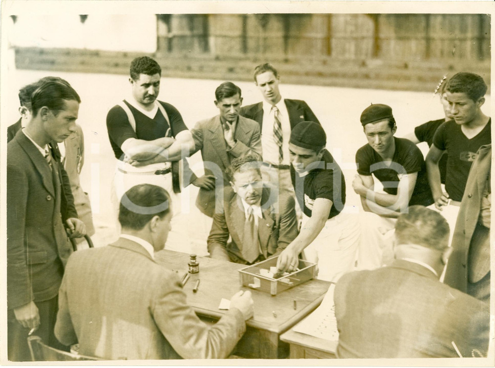 Fotografia d epoca originale 1934 MILANO Campionati TAMBURELLO Sorteggio squadre al Campo GIURIATI Fotografia 1