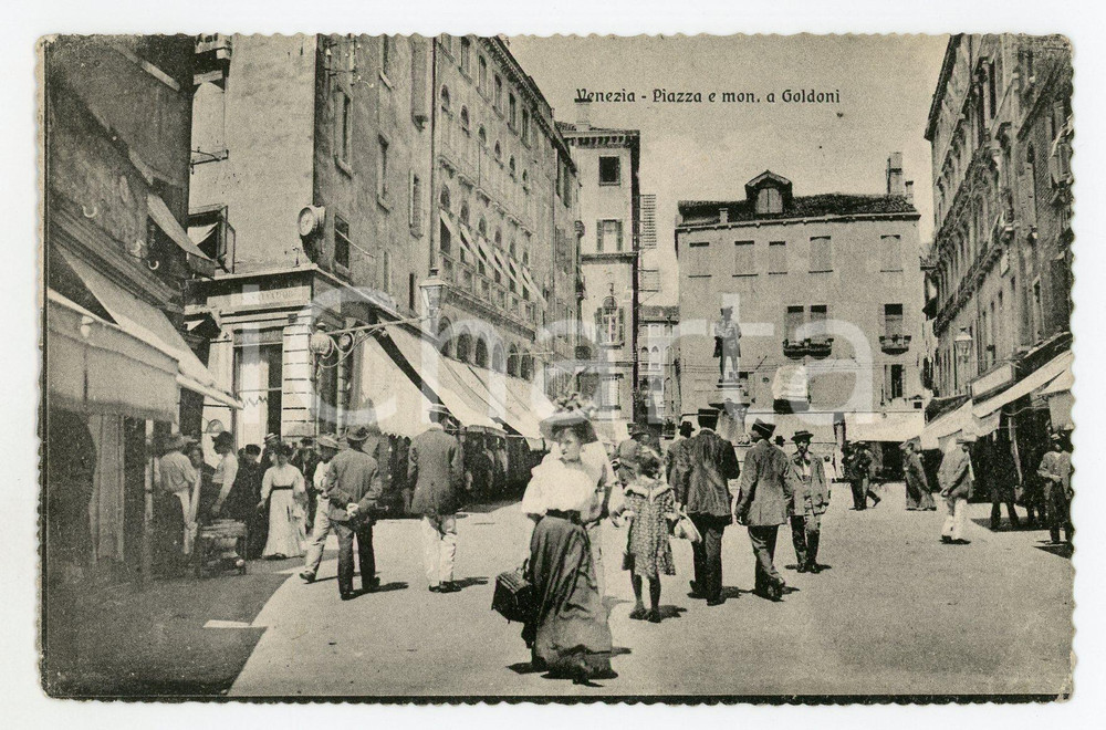1929 VENEZIA Piazza e Monumento a Carlo GOLDONI Cartolina ANIMATA FP VG  Cartolina postale d'epoca, viaggiata.CONDIZIONI: FAIRFORMATO: FP    originale e autentica 1