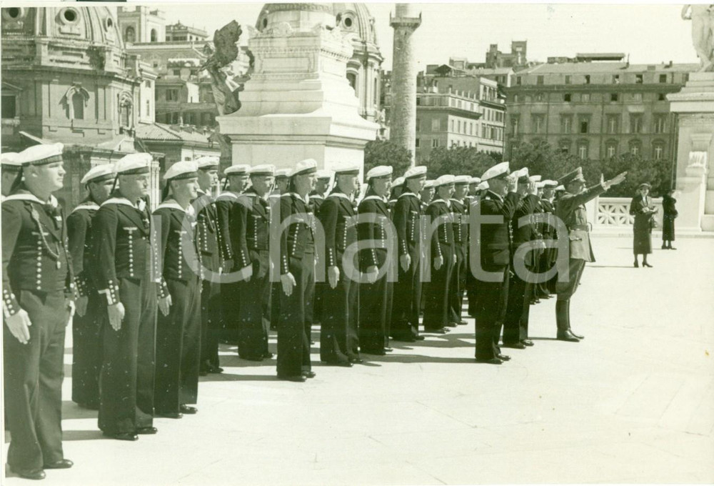 Fotografia d epoca originale 1938 ROMA Marinai tedeschi rendono omaggio al MILITE IGNOTO Fotografia 1