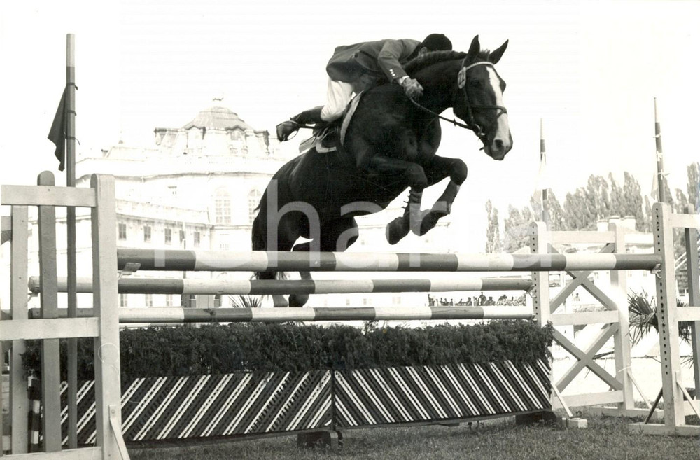 Fotografia d epoca originale 1960 CASTELLO DI STUPINIGI Concorso Ippico  Graziano MANCINELLI e Red Rock 1
