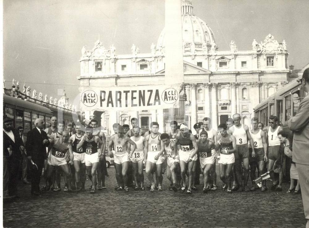 1959 ROMA Piazza SAN PIETRO Partenza 30 km marcia ROMA-CASTELGANDOLFO Foto 18x13