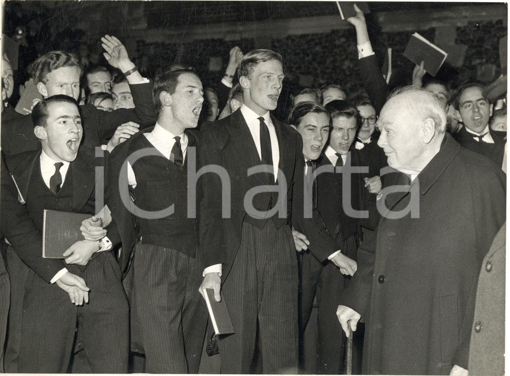 1960 LONDON Harrow School - Winston CHURCHILL visiting his old school *Photo