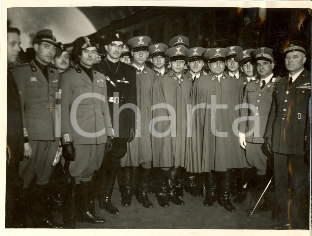 Fotografia d epoca originale 1934 MILANO Giuseppe Mario BOIDI accoglie Accademia GUF di CASERTA Fotografia 1
