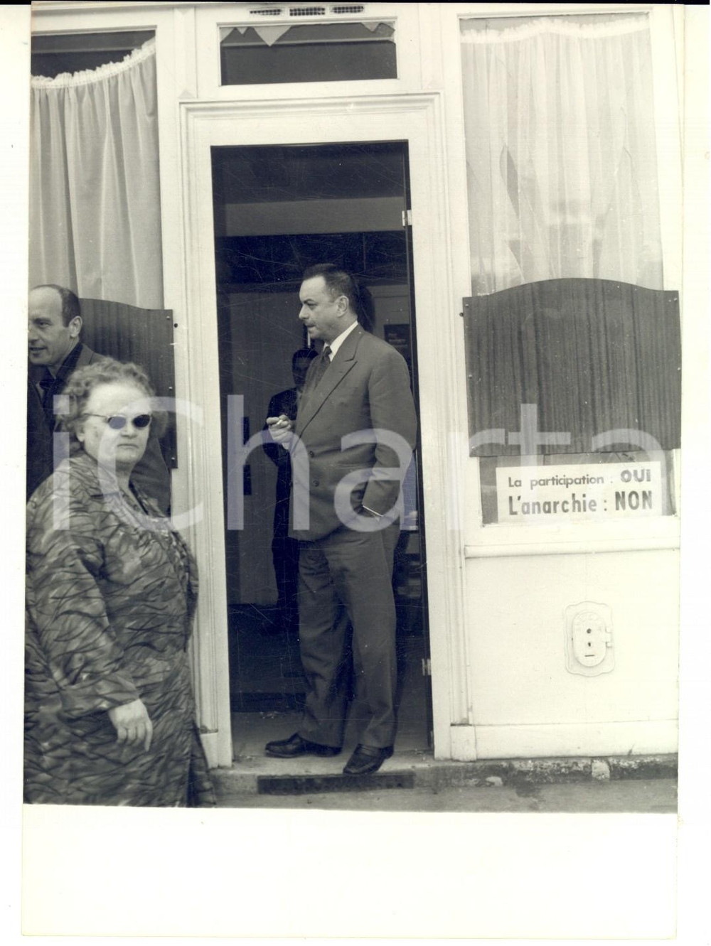 Fotografia d epoca originale 1990 ca FRANCE NORD Sede di un partito in vista di un referendum Foto 13x18 1