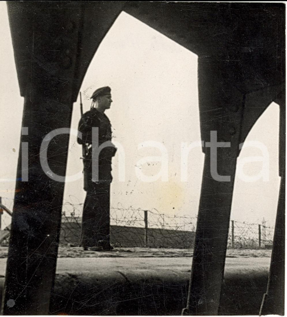 Fotografia d'epoca originale 1942 WW2 Una sentinella a guardia della MARNA tedesca 1