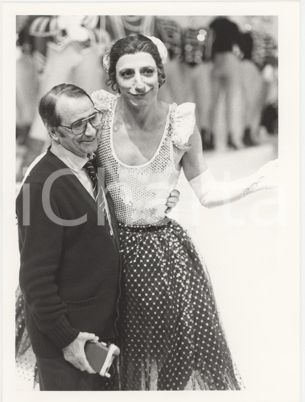 Fotografia d epoca originale 1985 RAI DUE Il tastomatto Enzo TRAPANI e Pippo FRANCO vestito da donna Foto 3 1