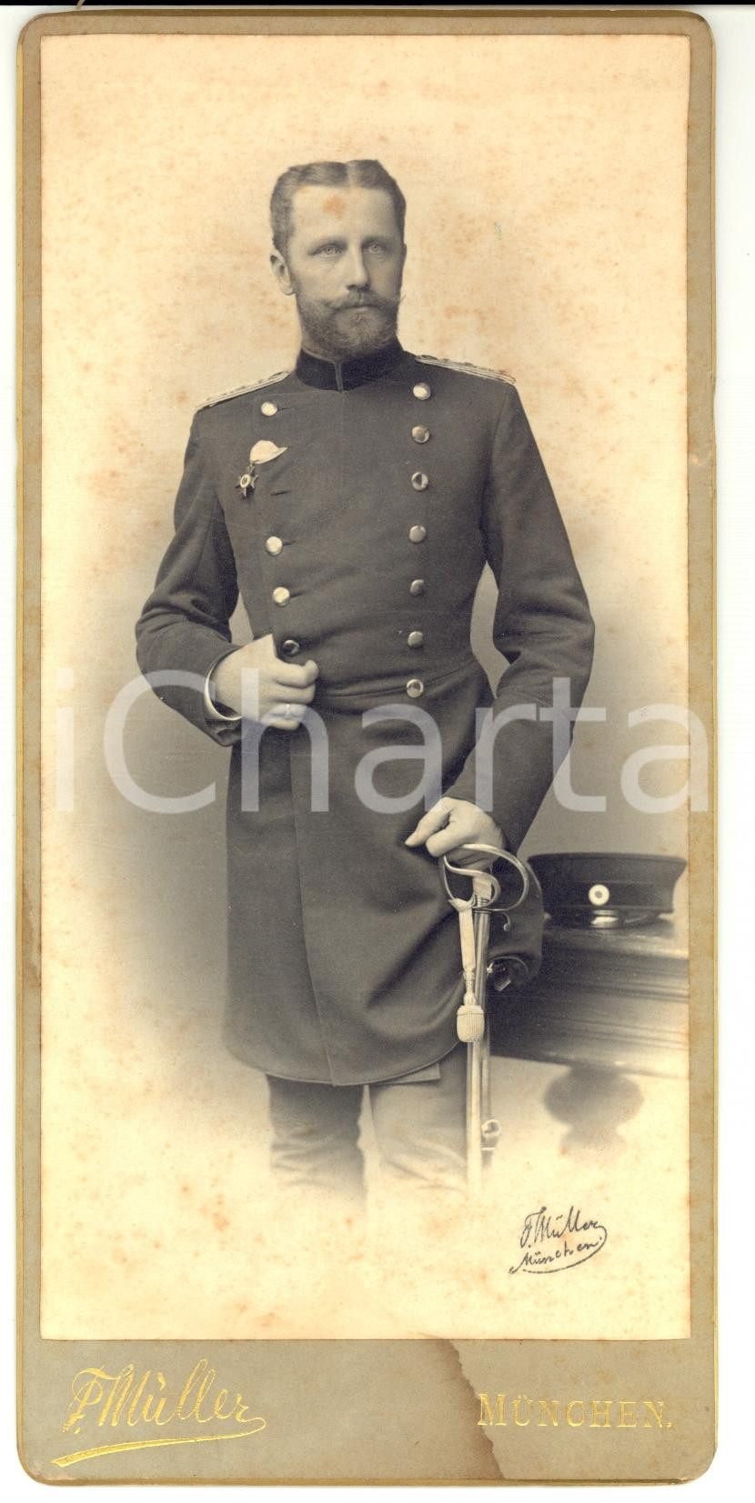 Fotografia d epoca originale 1900 ca MUNCHEN DE Ritratto di ufficiale con la sciabola Foto F. MUELLER 1