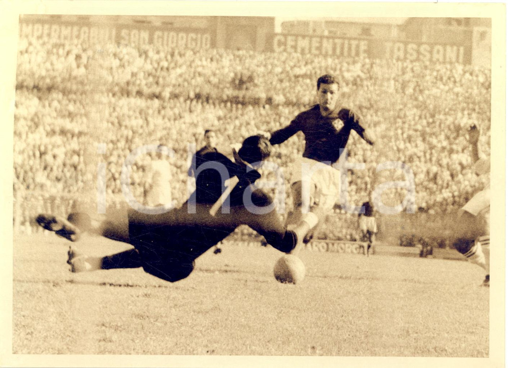 1960 CALCIO SAMPDORIA-FIORENTINA 3-1 Franco SATTOLO anticipa Luigi MILAN *Foto