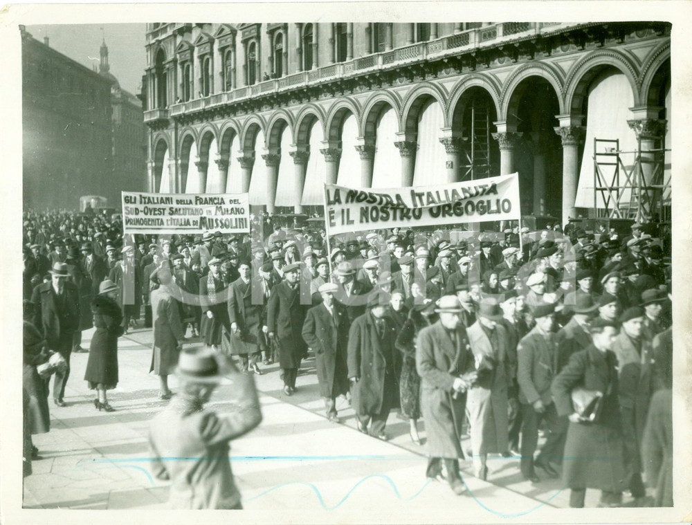 Fotografia d epoca originale 1936 MILANO Italiani residenti in FRANCIA sfilano per l italianitÃ  Fotografia 1