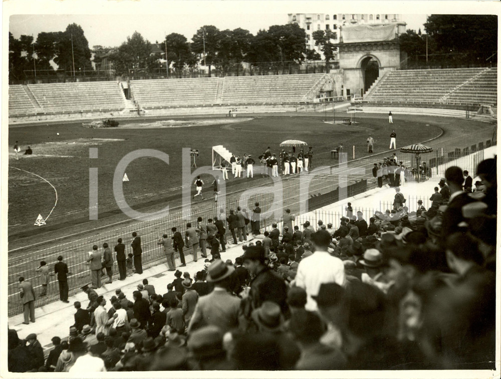 Fotografia d epoca originale 1936 MILANO PREOLIMPIONICA Atletica Leggera Umberto CERATI batte record italiano 1