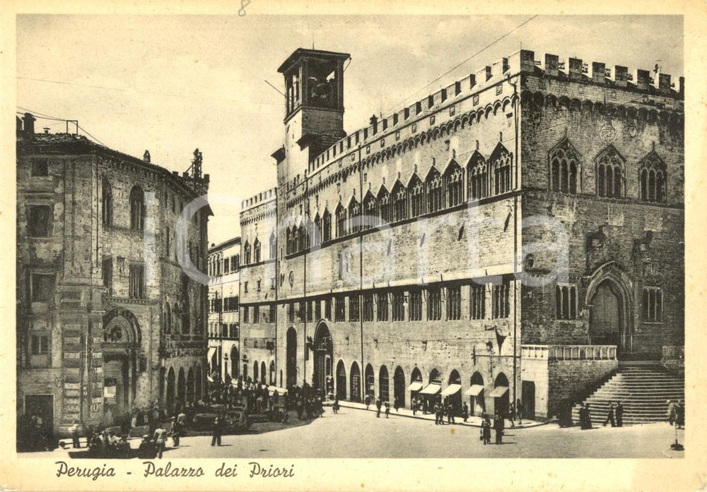 Cartolina originale da collezione 1940 ca PERUGIA Veduta del palazzo dei PRIORI Cartolina postale ANIMATA FG NV 1