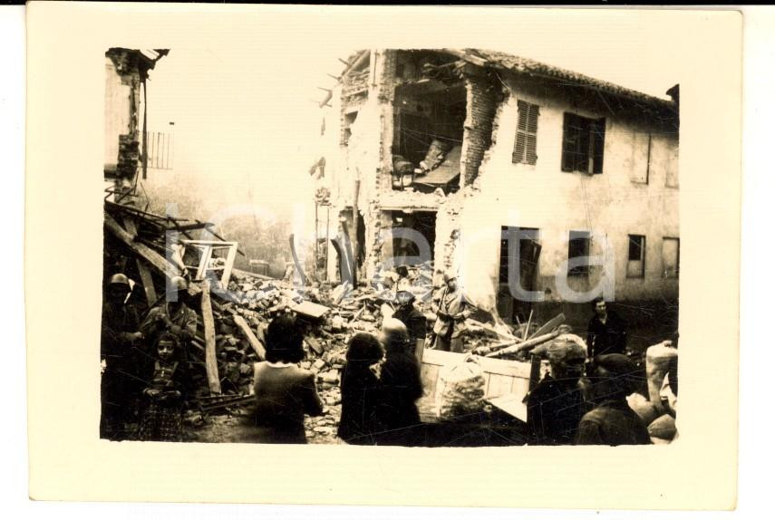 Fotografia d epoca originale 1944 WW2 AREA DI ALESSANDRIA Paese colpito da un bombardamento  Foto 10x7 1