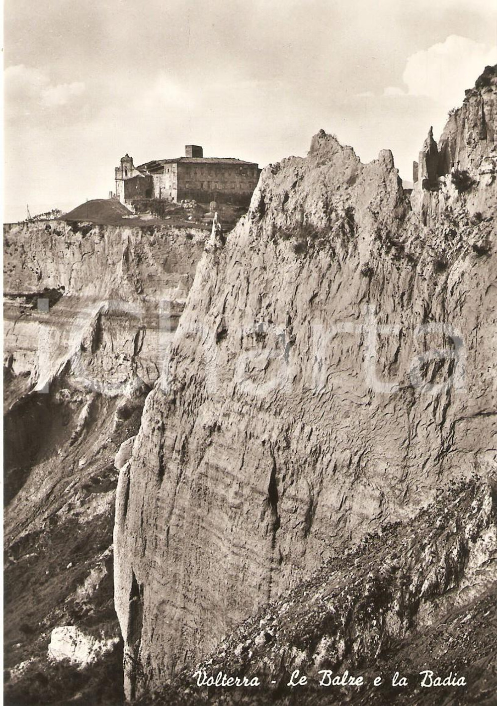 Cartolina originale da collezione 1960 ca VOLTERRA PI Panorama con Balze e BADIA Cartolina FG NV 1