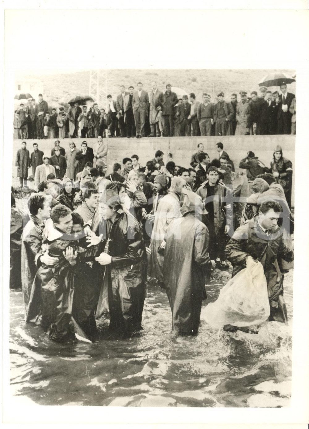 1961 SALONIKA (GREECE) Students take refuge in the sea after demonstration