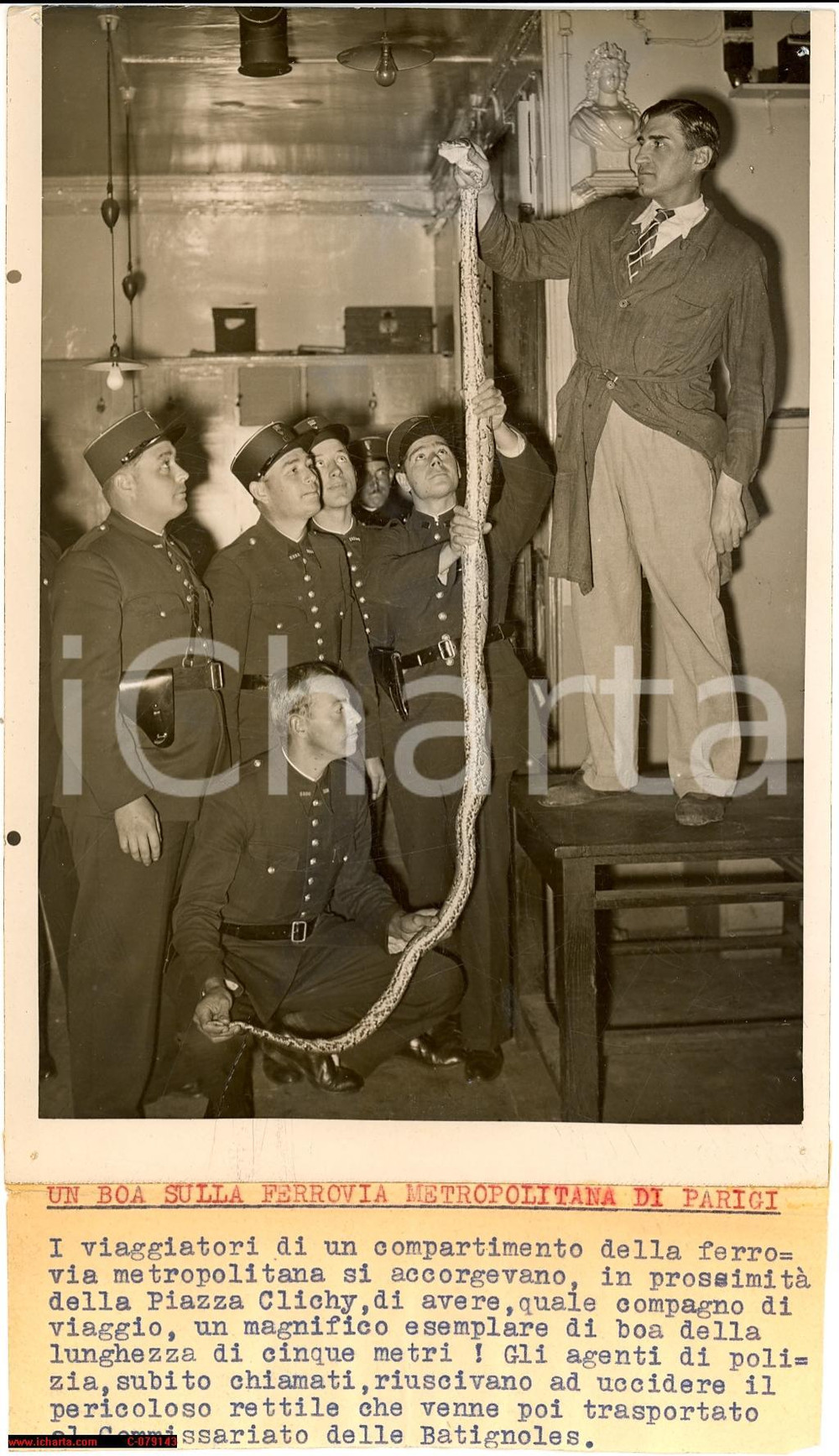 Fotografia d epoca originale 1938 PARIS Serpente nella metropolitana a PLACE DE CLICHY Fotografia 1