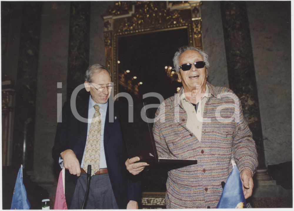 Fotografia d epoca originale 1998 MILANO ANVGD Ottavio MISSONI  Senatore Lucio TOTH  Foto 18x13 cm 1