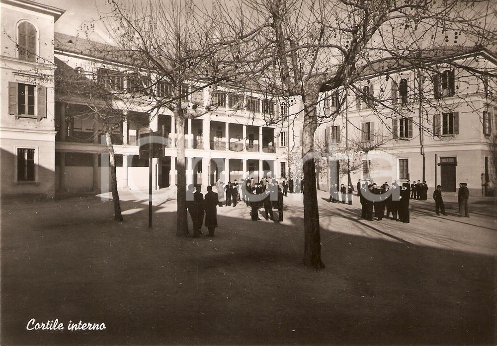 Cartolina originale da collezione 1950 ca ROMAGNANO SESIA NO COLLEGIO CONVITTO CURIONI Cortile Interno 1 1
