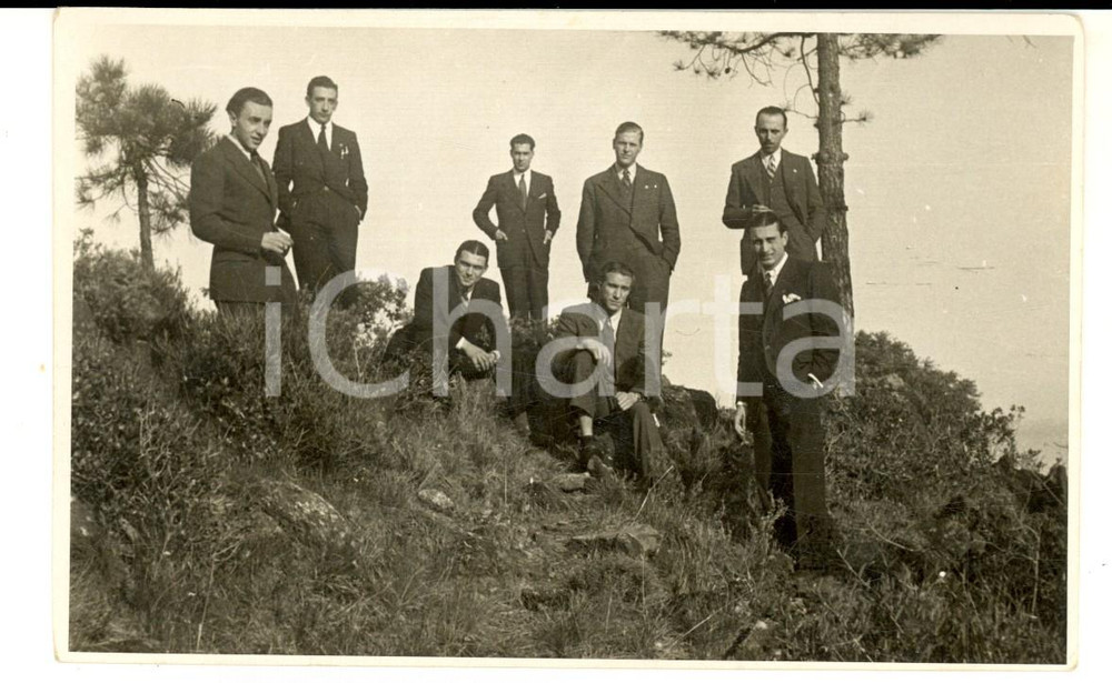 Fotografia d epoca originale 1937 PIANI D INVREA SV I giovani invitati a una cerimonia Foto 13x9 cm 1