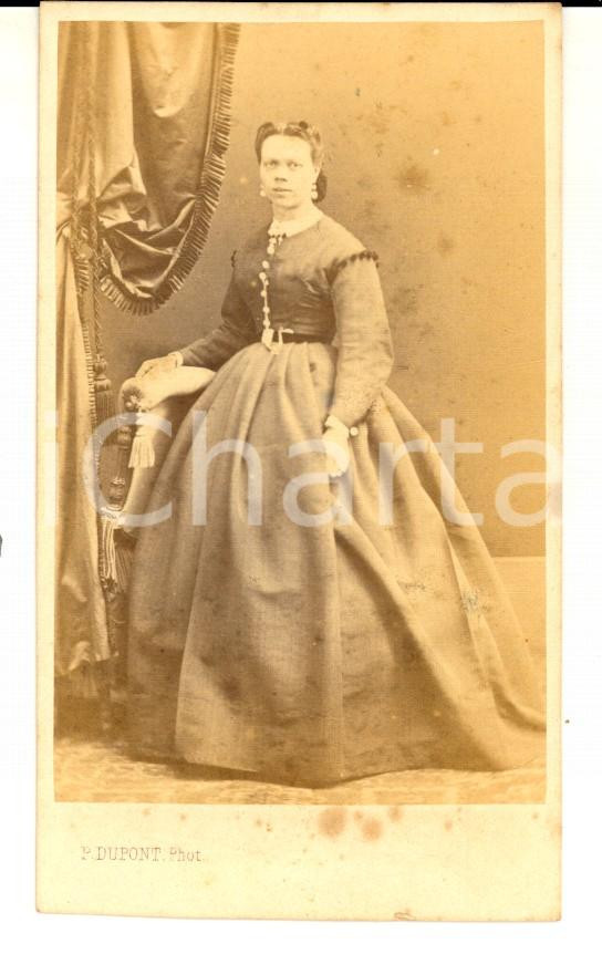 Fotografia d epoca originale 1870 ca MARSEILLE Portrait de jeune femme Photo DUPONT CDV 1