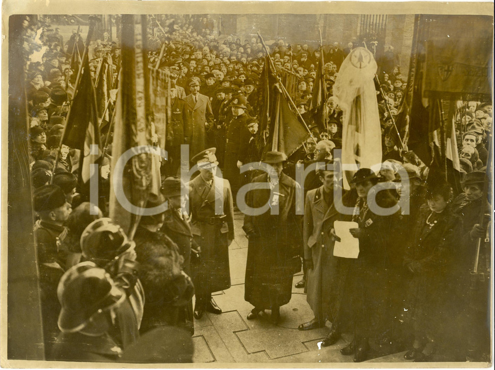 Fotografia d epoca originale 1936 MILANO Consegna del labaro a Monumento ai Caduti Foto DANNEGGIATA 1