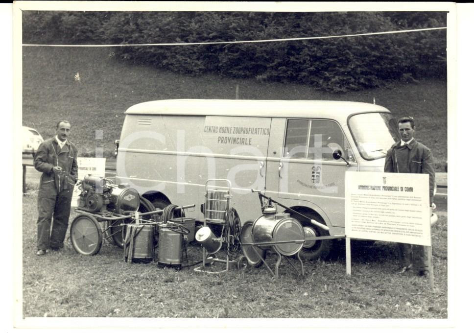 Fotografia d epoca originale 1960 ca COMO Centro Mobile Zooprofilattico Provinciale in attività Foto 12x8 1