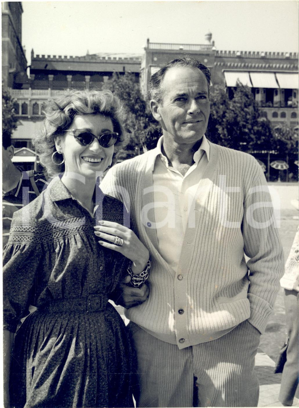 1959 VENEZIA XX Mostra del Cinema - Henry FONDA con la moglie Afdera FRANCHETTI