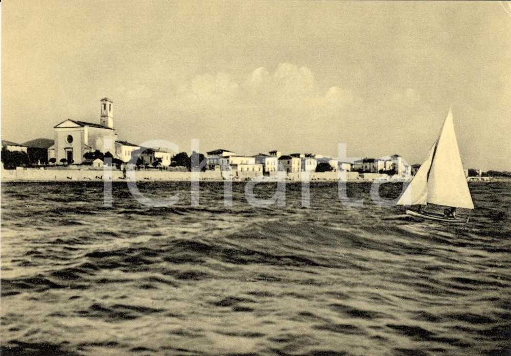 Cartolina originale da collezione 1950 ca SAN VINCENZO LIVORNO Saluti dal mare in barca a vela Cartolina 1