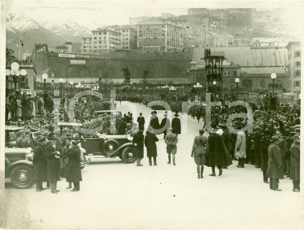Fotografia d epoca originale 1932 GENOVA Ispezione a nuova STAZIONE MARITTIMA su Ponte ANDREA DORIA Foto 1