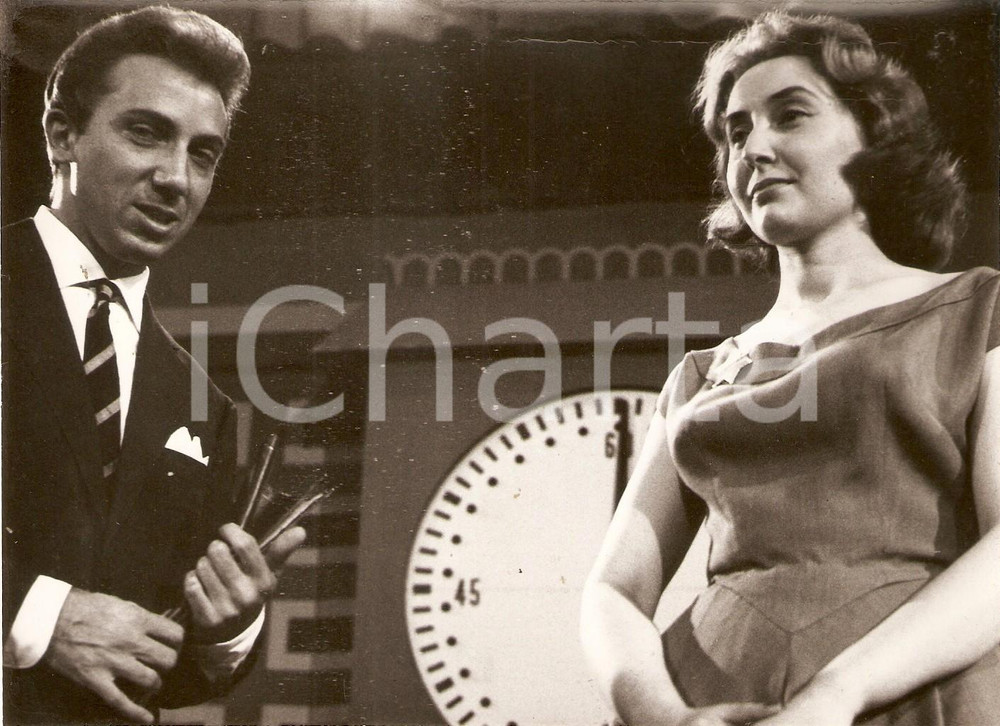 Fotografia d epoca originale 1956 LASCIA O RADDOPPIA Mike BONGIORNO e Giovanna FERRARA Concorrente Foto 18x13 1