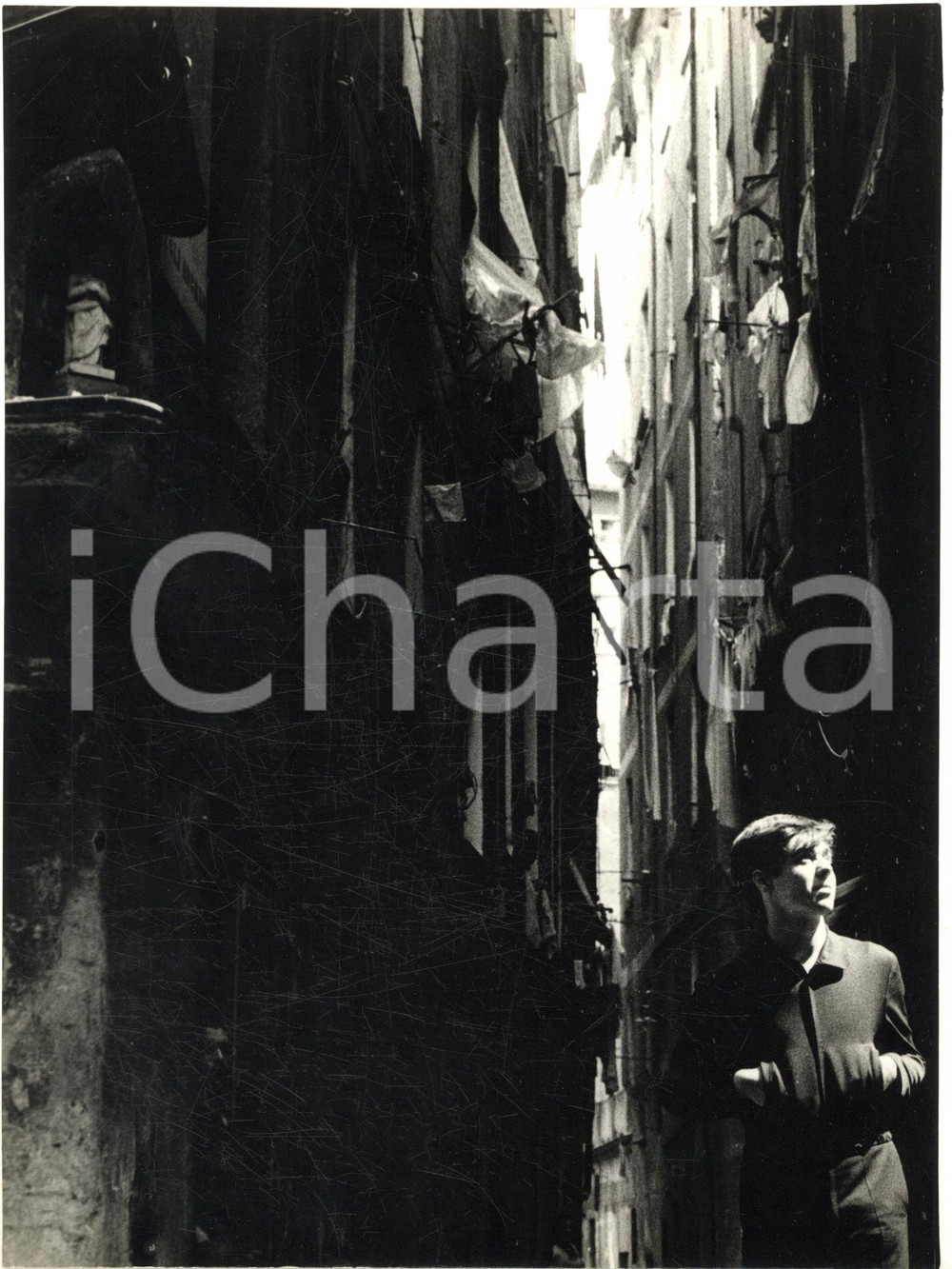 1966 GENOVA Cantautore Umberto NAPOLITANO in un vicolo *Foto ARTISTICA 18x24 cm