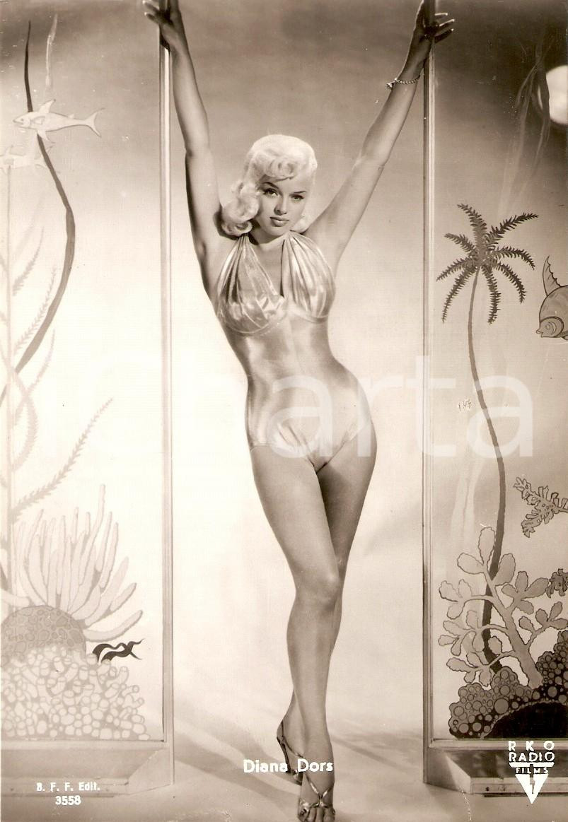 Cartolina originale da collezione 1955 ca CINEMA Actress Diana DORS wears swimsuit Cartolina FG NV 1