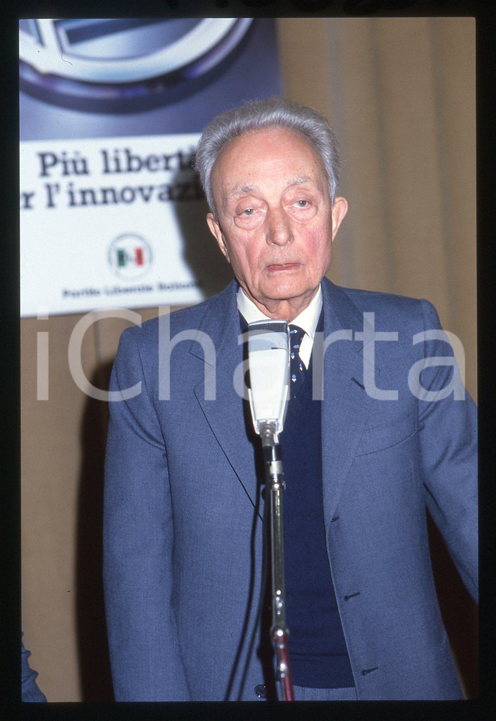 35mm vintage slide* 1985 ca MILANO Nicola ABBAGNANO durante un convegno PLI (1)