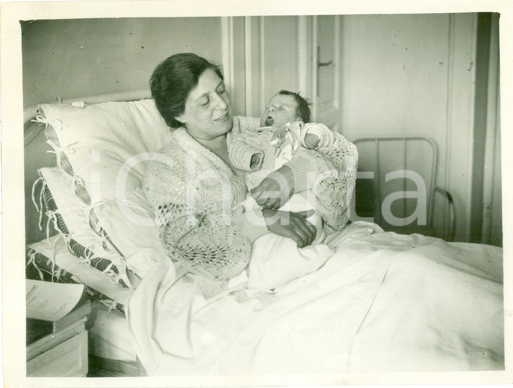 Fotografia d epoca originale 1937 MILANO Madre con neonato nel Giorno della MaternitÃ  e Infanzia Fotografia 1