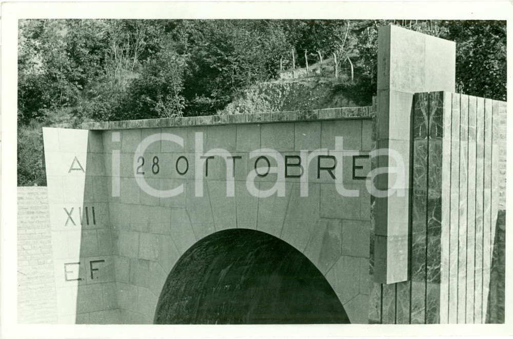 Fotografia d epoca originale 1935 GENOVA Testata della Galleria 28 OTTOBRE della CAMIONALE Fotografia 1