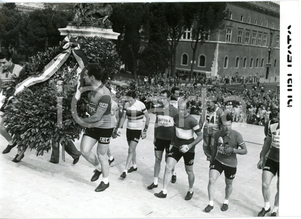 1954 ROMA CICLISMO Partenza ROMA-NAPOLI-ROMA - Corridori al Milite Ignoto *foto