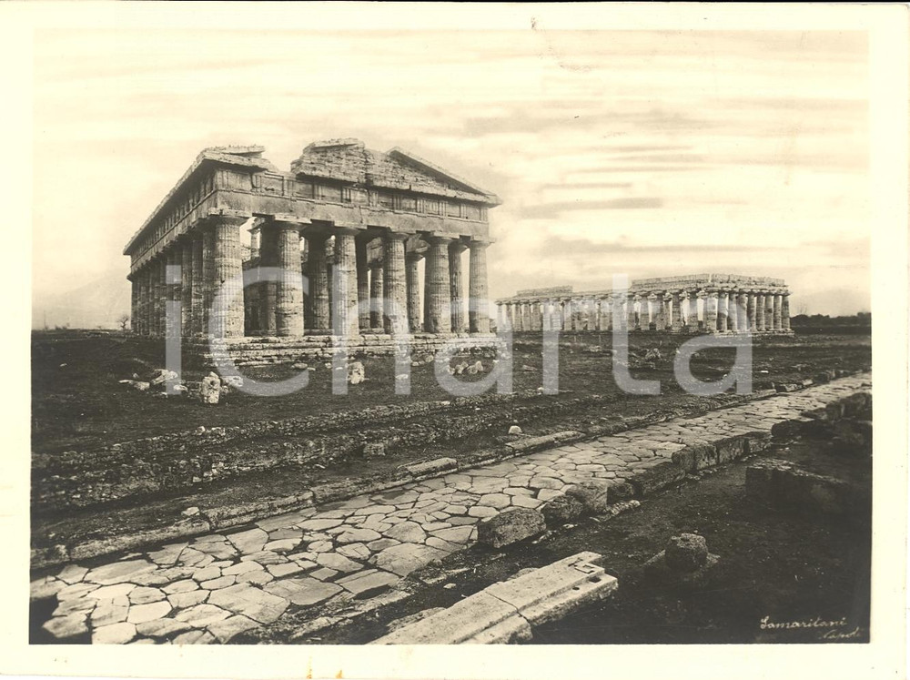 Fotografia d'epoca originale 1935 ca PAESTUM Il Tempio di NETTUNO su strada romana 1