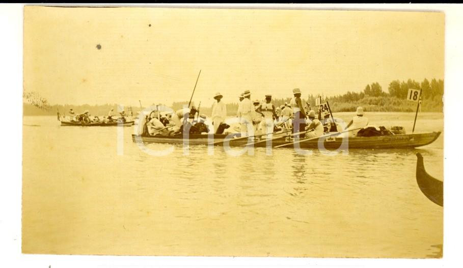Fotografia d epoca originale 1920 ca VENEZIA GIULIA CANOTTAGGIO Barche prima della partenza Foto 10x6 1