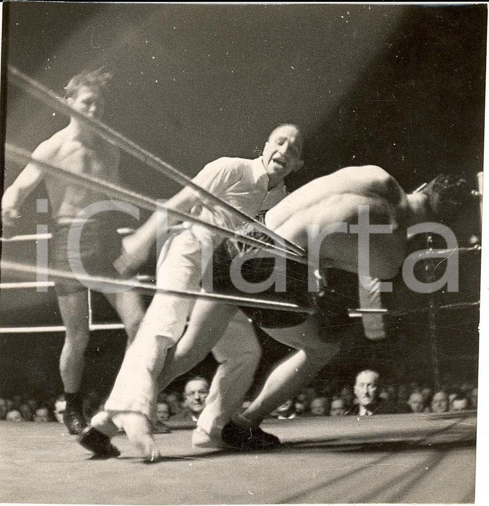Fotografia d'epoca originale 1939 BERLIN BOXE Pugile Arno KOELBLIN mette ko Louis VERBEEREN *Fotografia 1