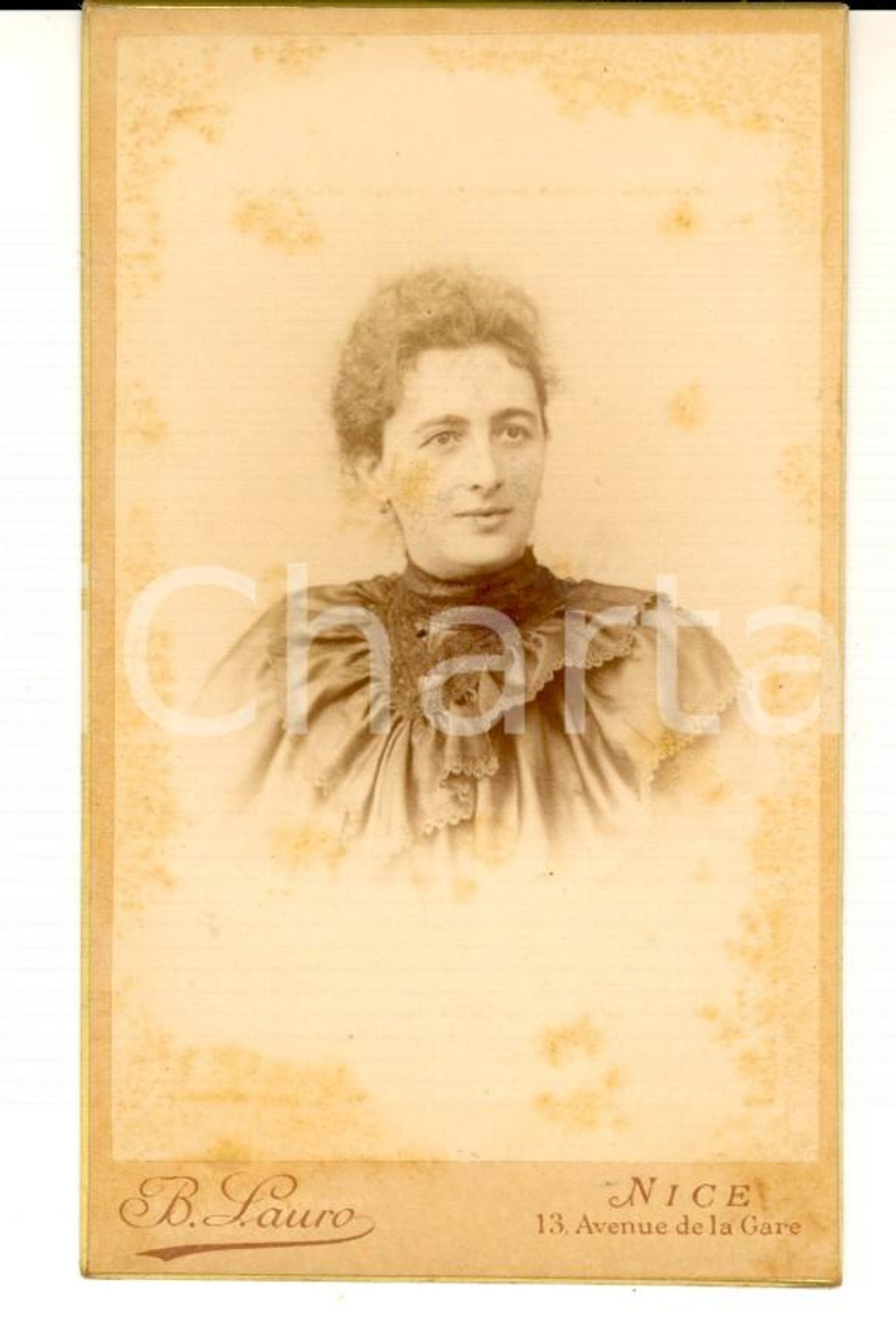 Fotografia d'epoca originale 1890 ca NICE (F) Ritratto di donna con abito in pizzo scuro *Foto B. LAURO CDV 1