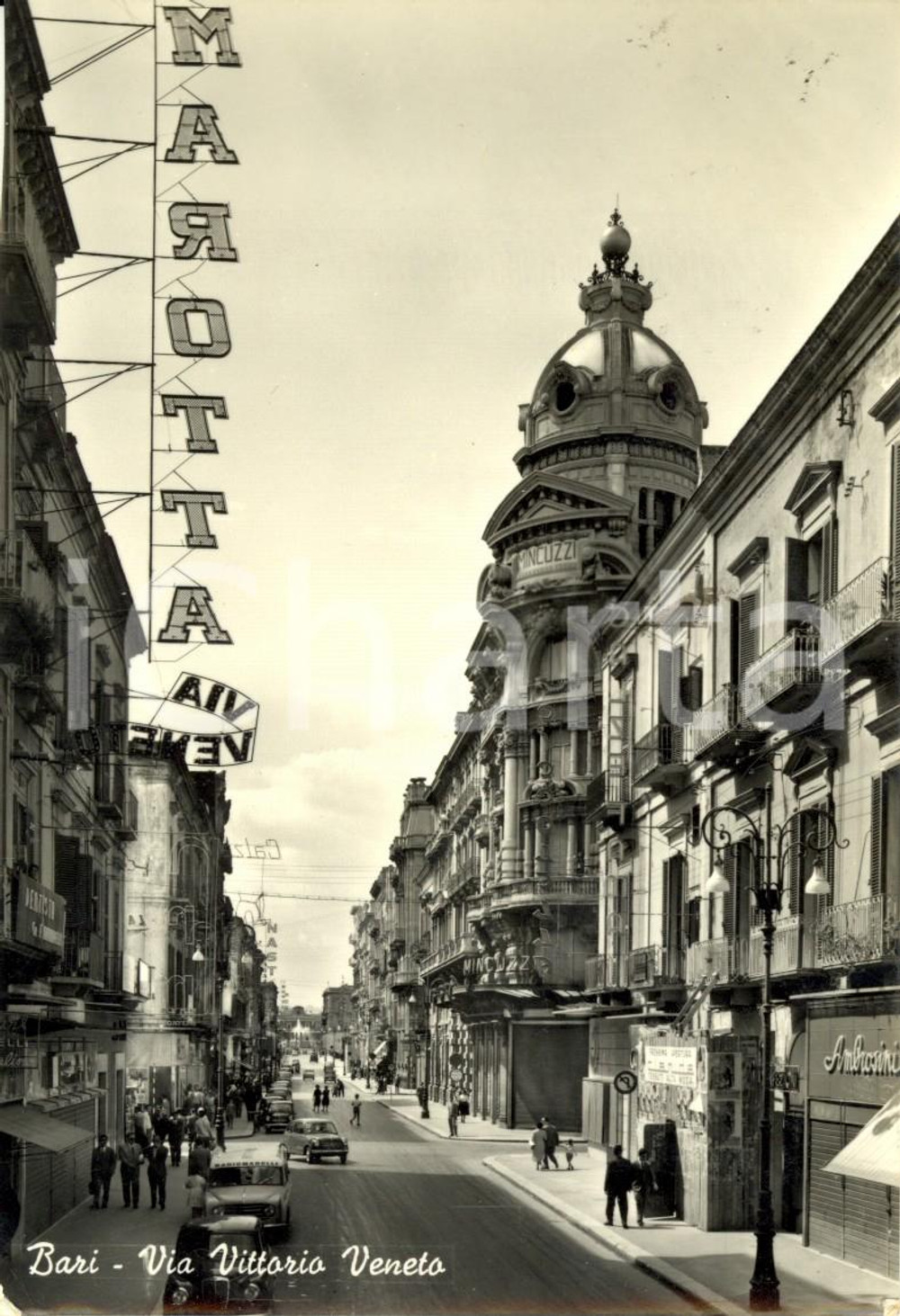 Cartolina originale da collezione 1956 BARI Via VITTORIO VENETO e palazzo MINCUZZI - MAROTTA *ANIMATA con FIAT 600 1