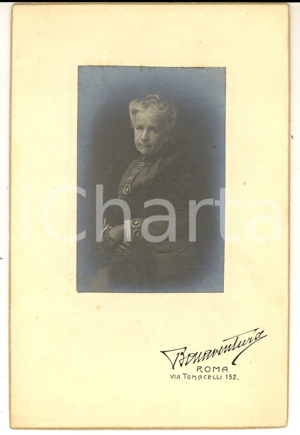 Fotografia d epoca originale 1910 ca ROMA Ritratto di nobildonna con abito ricamato  Foto BONAVENTURA 11x16 1