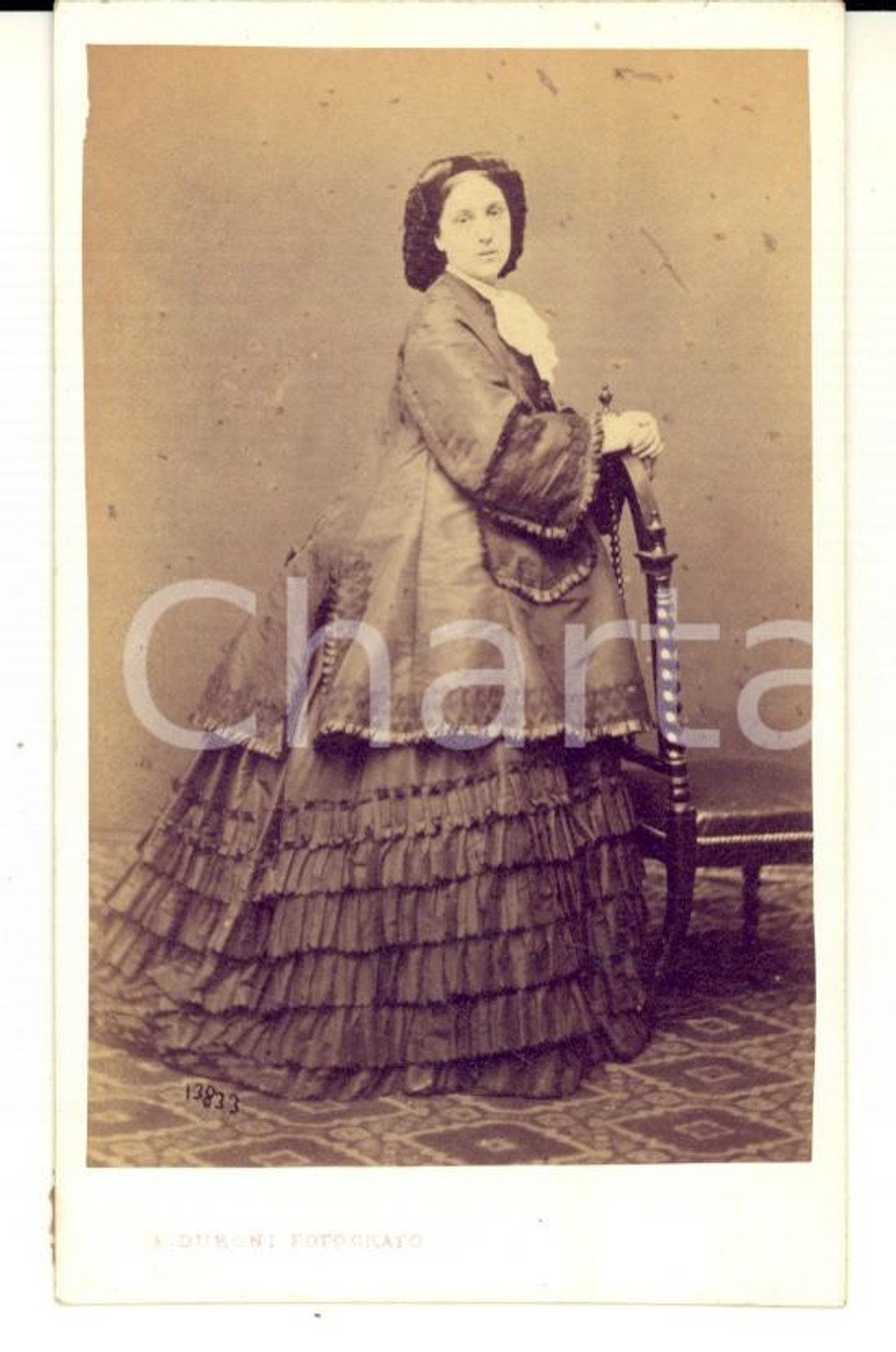 Fotografia d epoca originale 1870 ca MILANO Donna in ampio abito scuro Foto Alessandro DURONI CDV 1