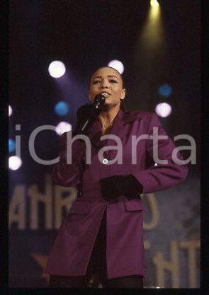 35mm vintage slide* 1990 ca MILAN Kim APPLEBY British singer-songwriter (19)