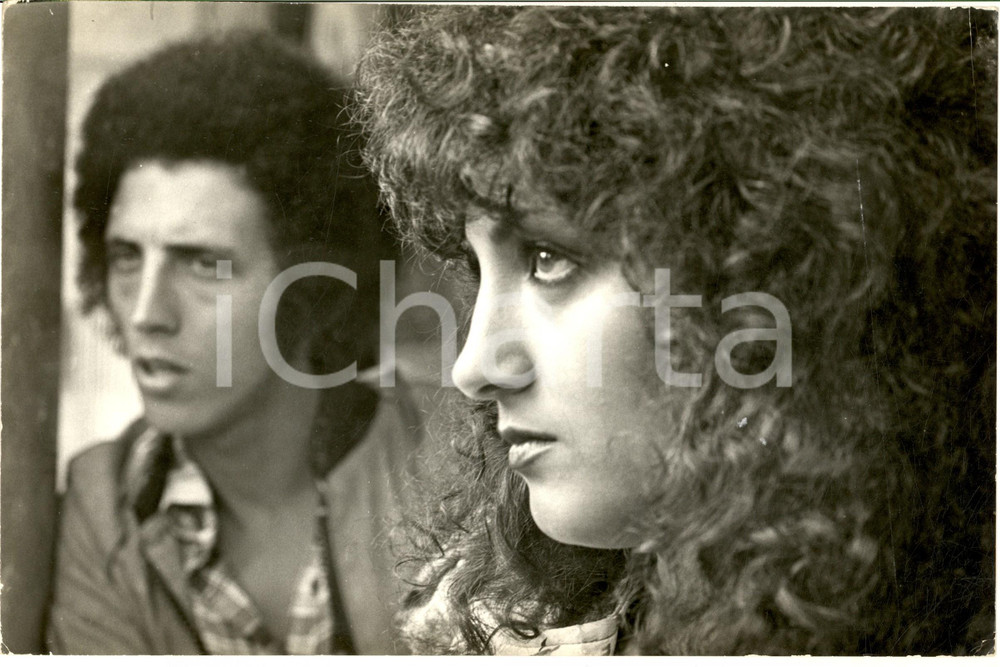 Fotografia d epoca originale 1970 ca MUSICA ITALIA Ritratto di Marcella e Gianni BELLA Foto 30x20 cm 1