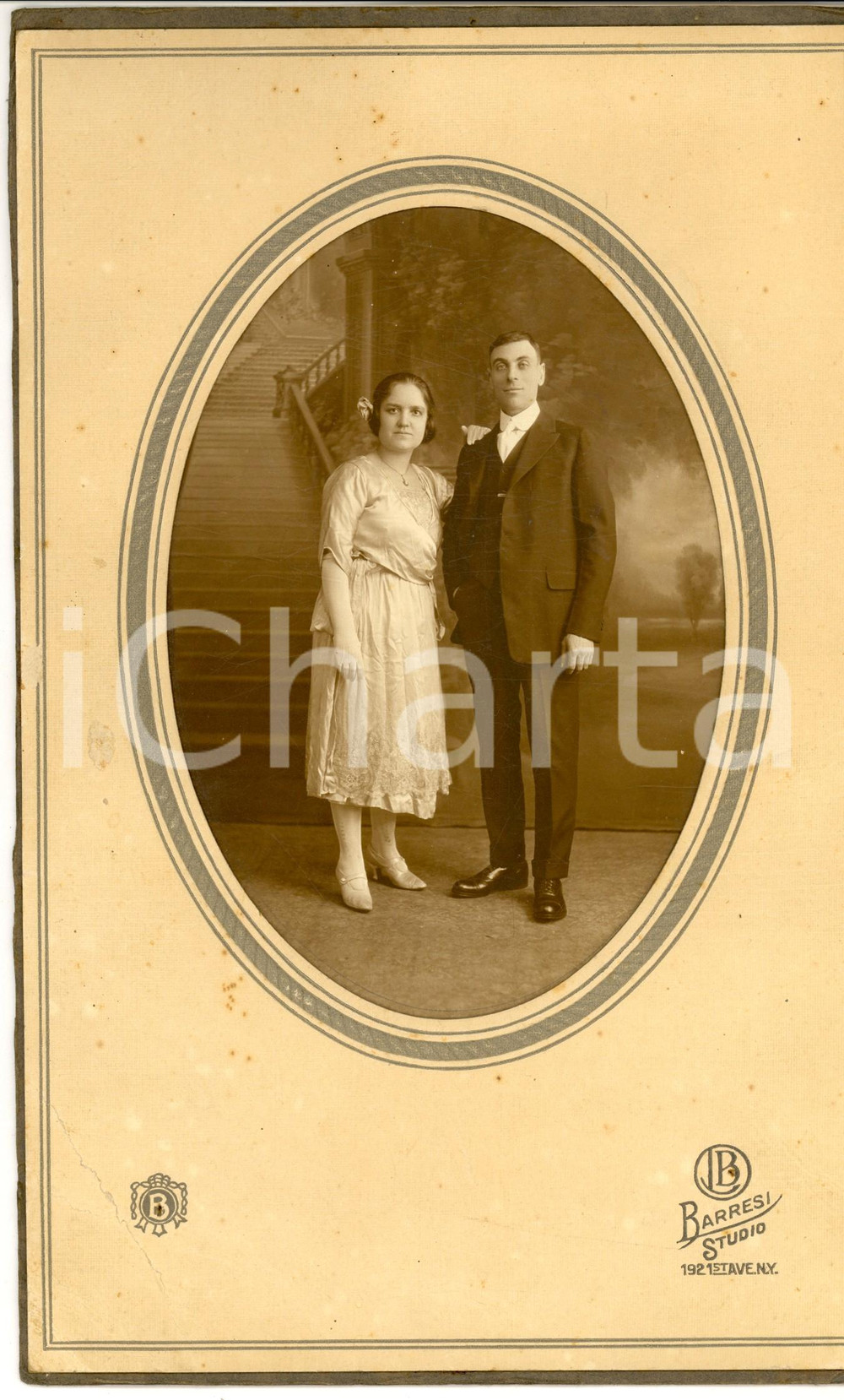 Fotografia d epoca originale 1930 ca NEW YORK Coppia di giovani sposi Foto studio BARRESI 17x28 cm 1